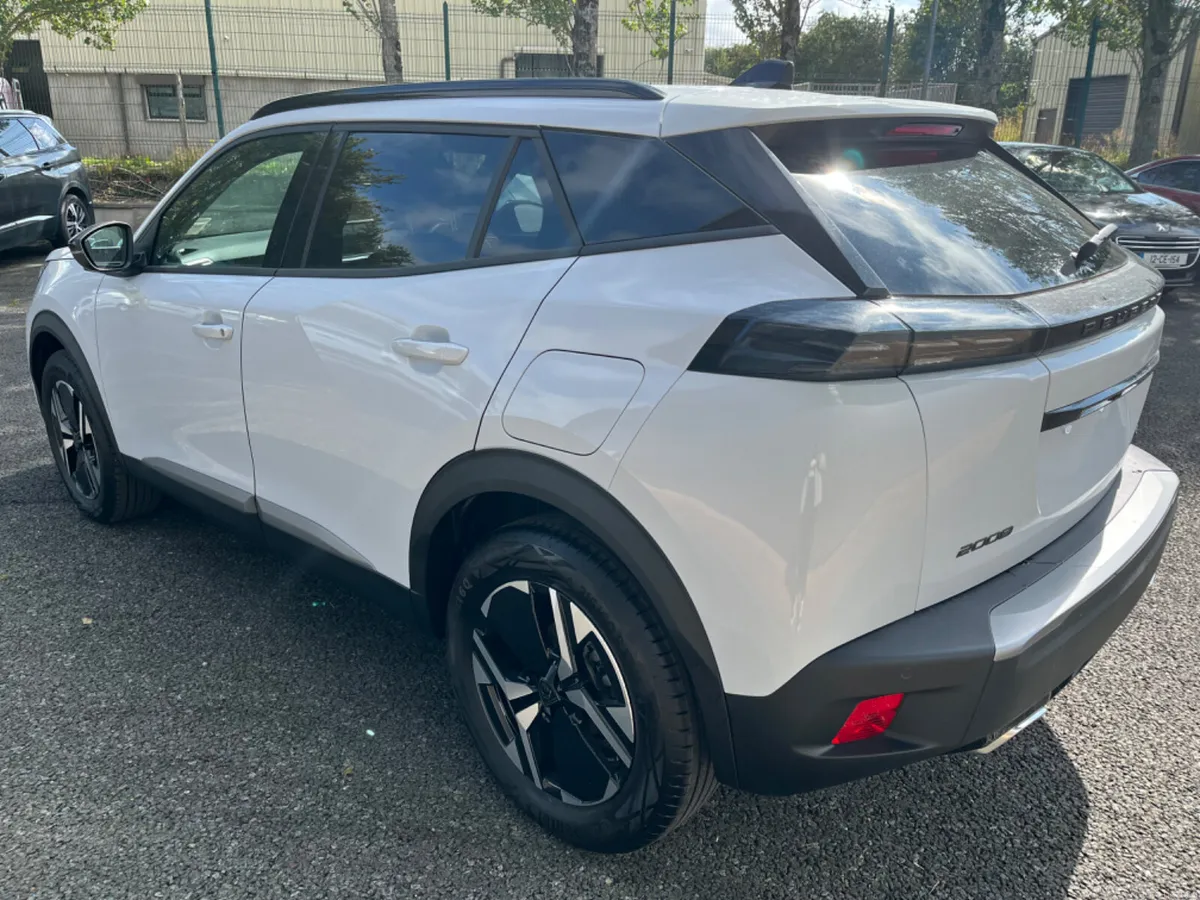 Peugeot 2008 Allure 1.2 Hybrid - Image 4