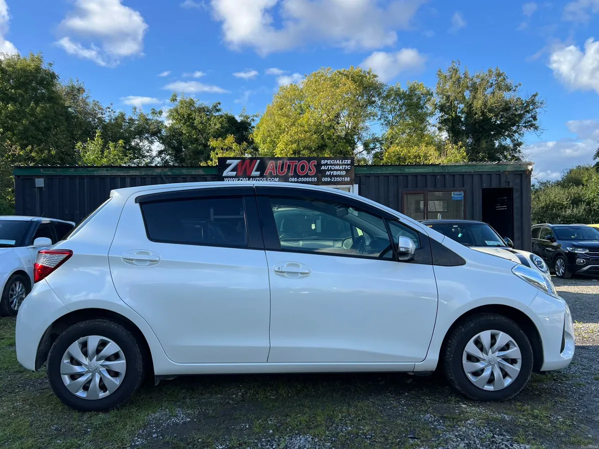 2017 Toyota Vitz - Image 5