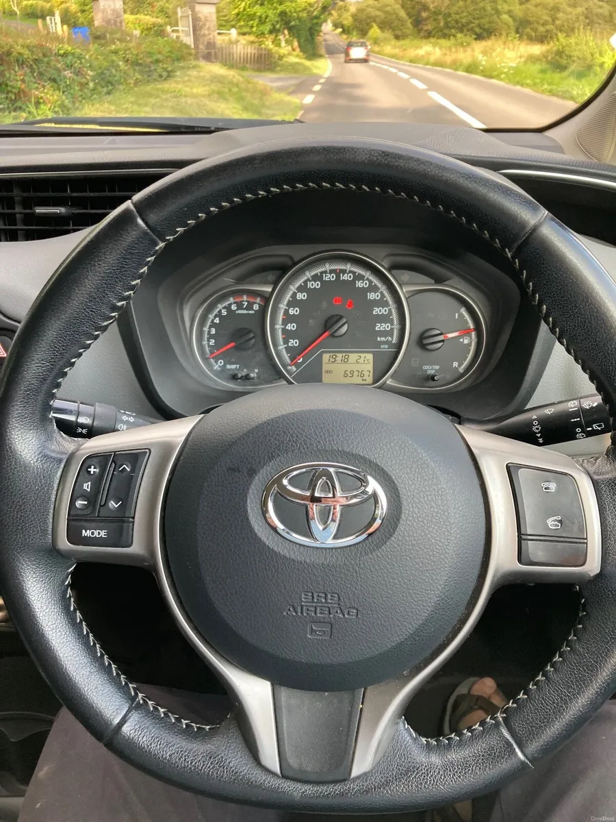 Toyota Yaris. 5 dr LUNA……LOW MILES…. - Image 4