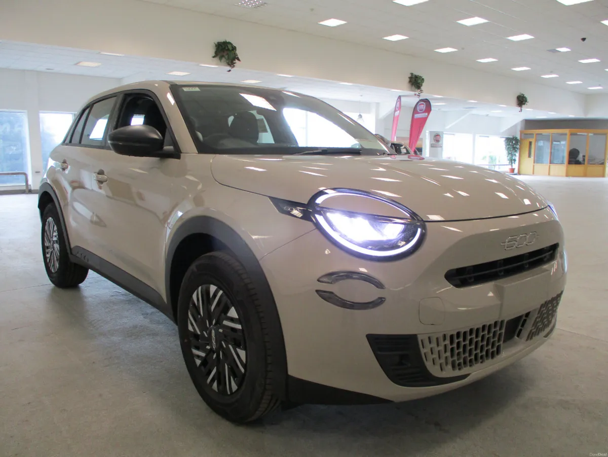 NEW 261 OFFERS- FIAT 600 HYBRID MHEV 1.2 PET AUTO - Image 3