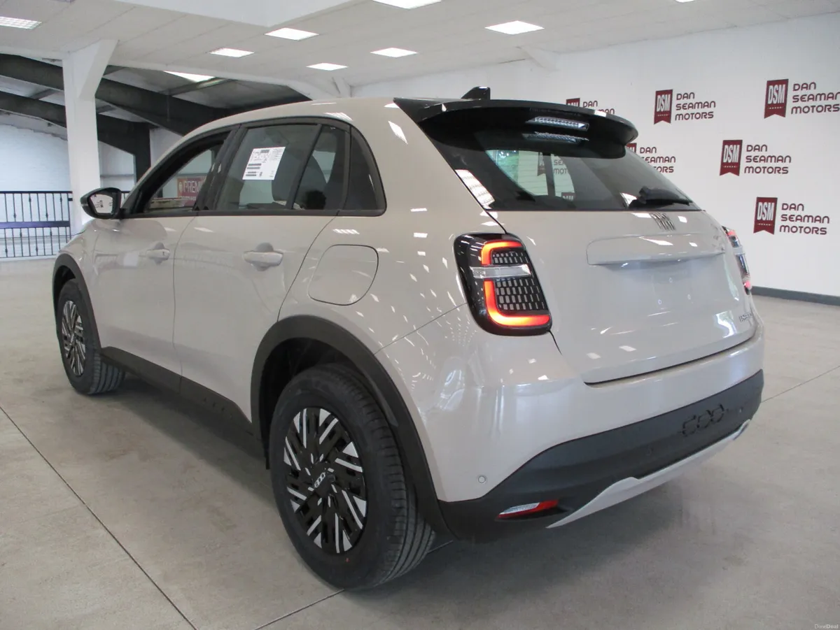 NEW 262 OFFERS- FIAT 600 HYBRID MHEV 1.2 PET AUTO - Image 5