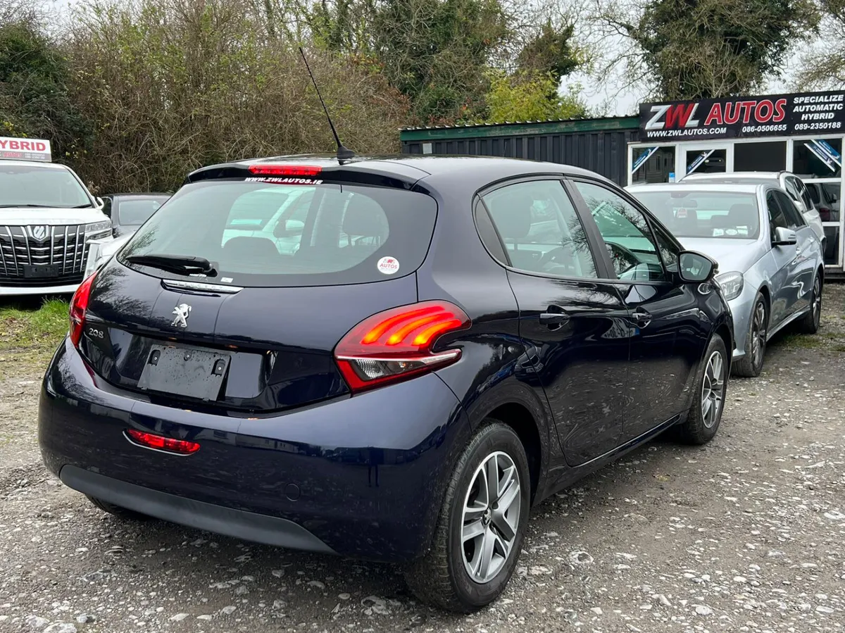 18 Peugeot 208 1.2 Auto - Image 6