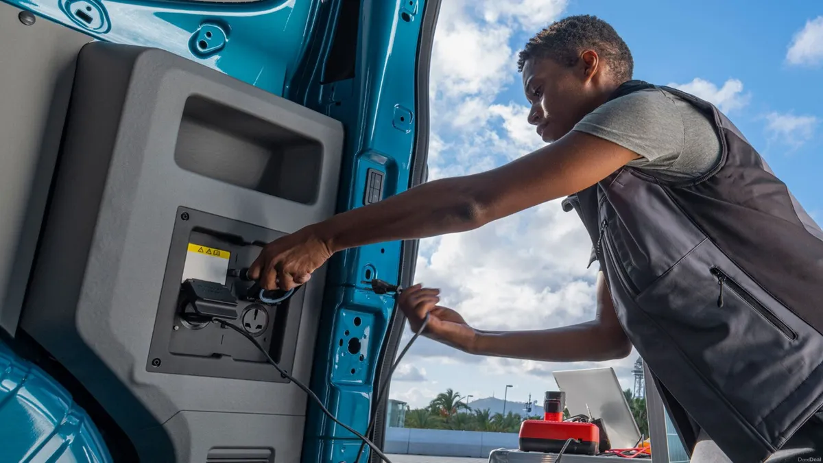 Ford e-Tourneo Custom/Wheelchair Access/Taxi Spec - Image 2