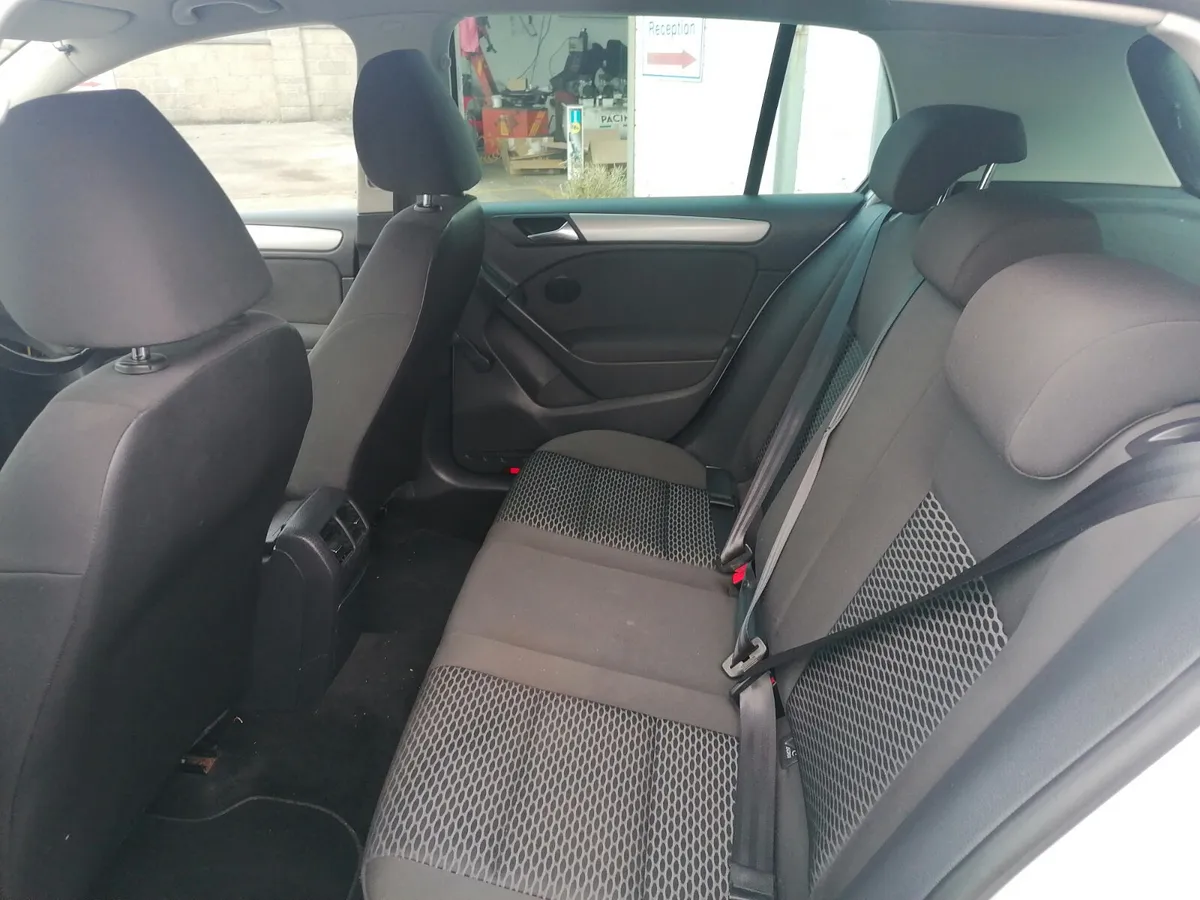 Volkswagen Golf 2011 - Image 2