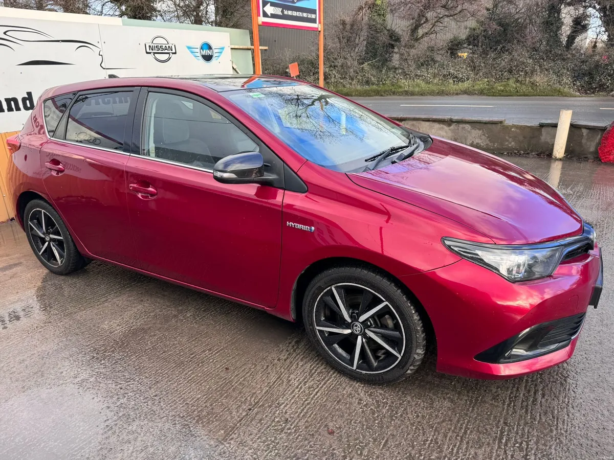 181 Toyota Auris HYBRID LUNA SPORT  AUTO - Image 3