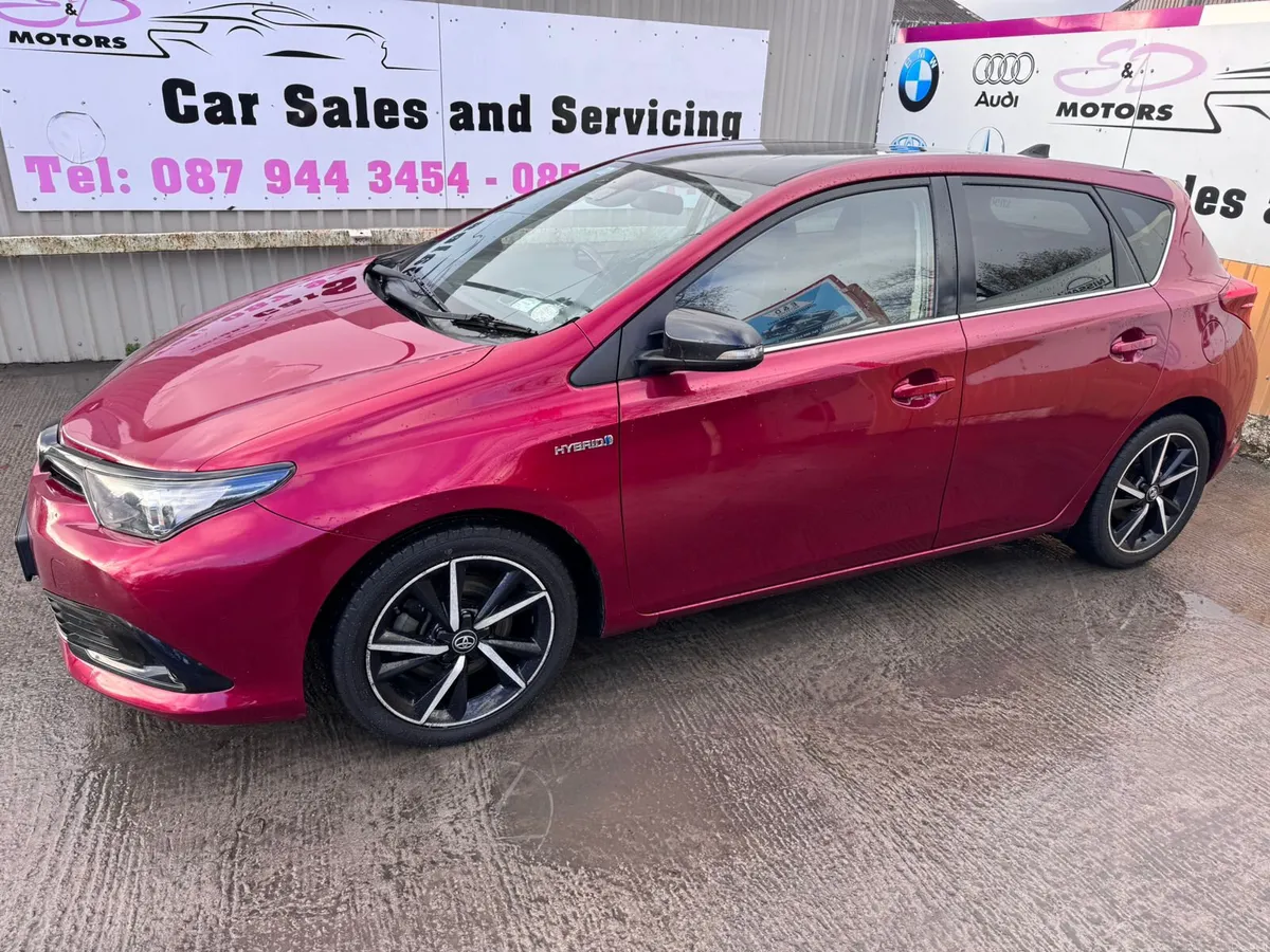181 Toyota Auris HYBRID LUNA SPORT  AUTO - Image 5