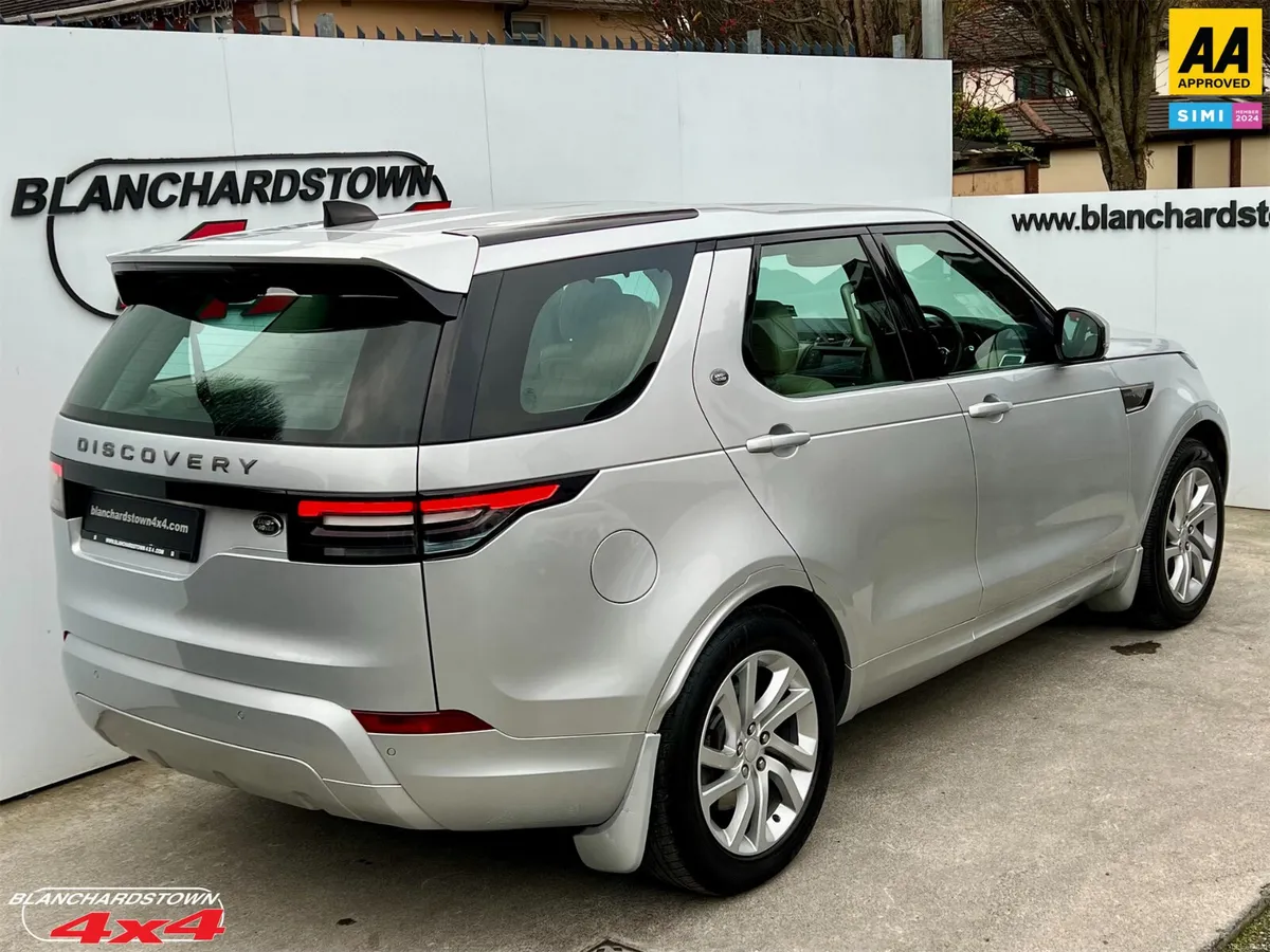 LAND ROVER DISCOVERY5 THE ULTIMATE FAMILY 7 SEATER - Image 2