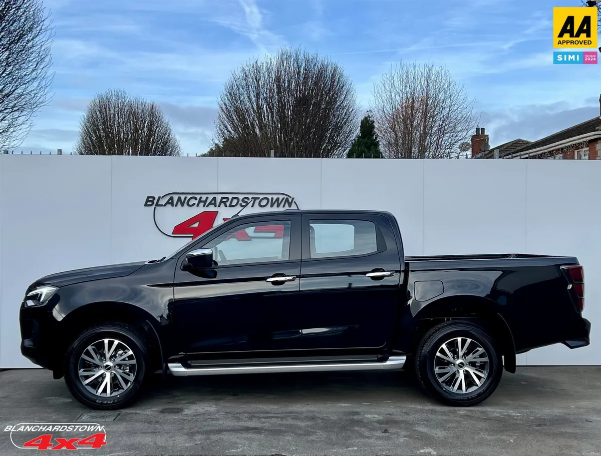261 ISUZU DMAX 2025 AUTOMATIC 4x4 VATQ - Image 3
