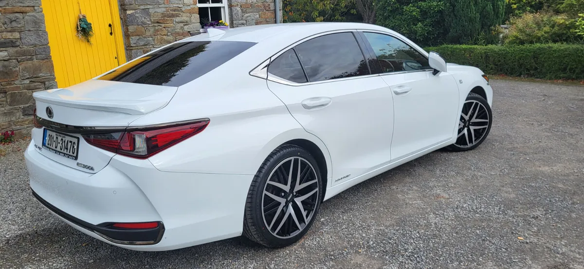 LEXUS ES300H F SPORT LUXURY HYBRID - Image 6