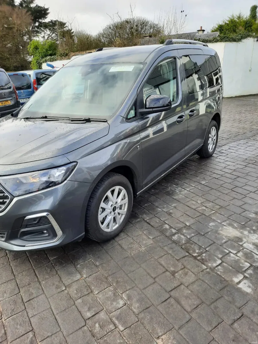 Wheelchair Accessible Ford Tourneo Connect Freedom - Image 2