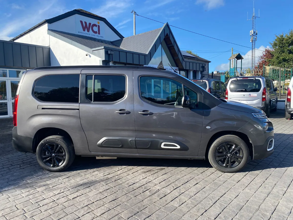 Citroen Berlingo 7 Seat Wheelchair Taxi - Image 6
