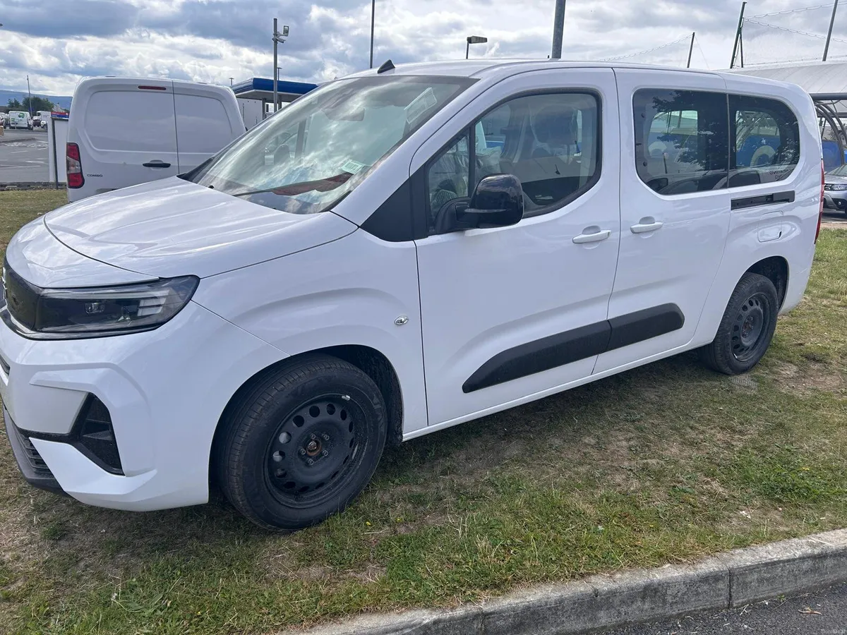 Opel Combo/2025/Auto/Wheelchair Access/Taxi Spec - Image 2