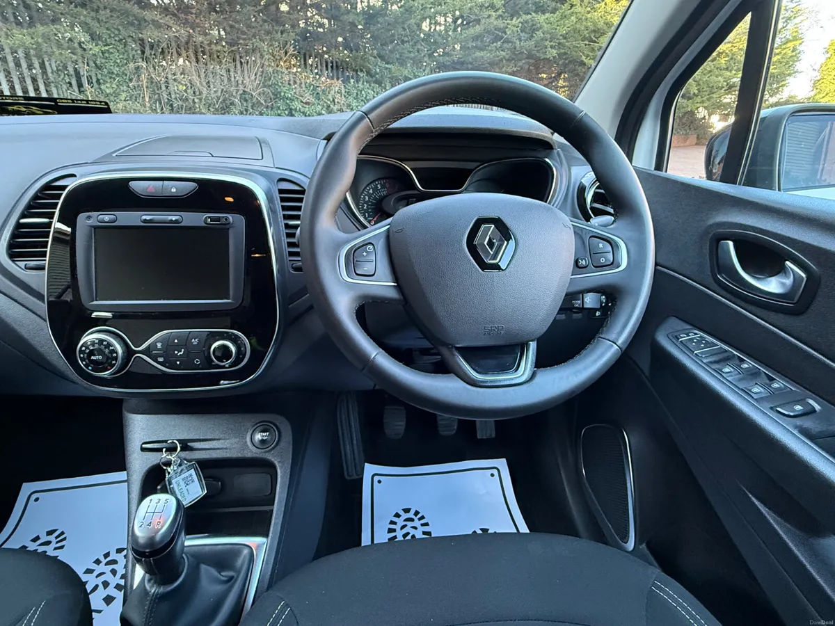 Renault Captur 1.0 Petrol Iconic Sat Nav white pea - Image 6