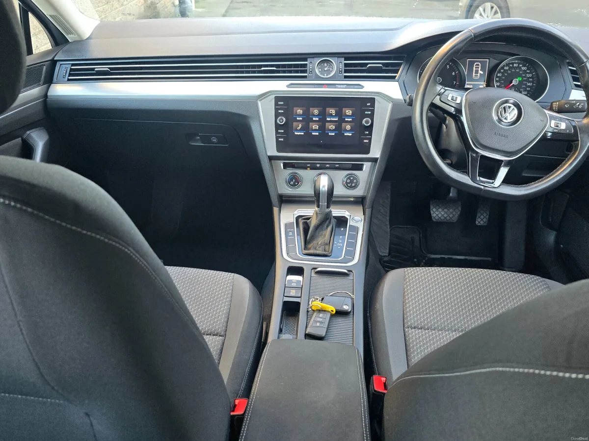 Volkswagen Passat 2019 AUTOMATIC - Image 4