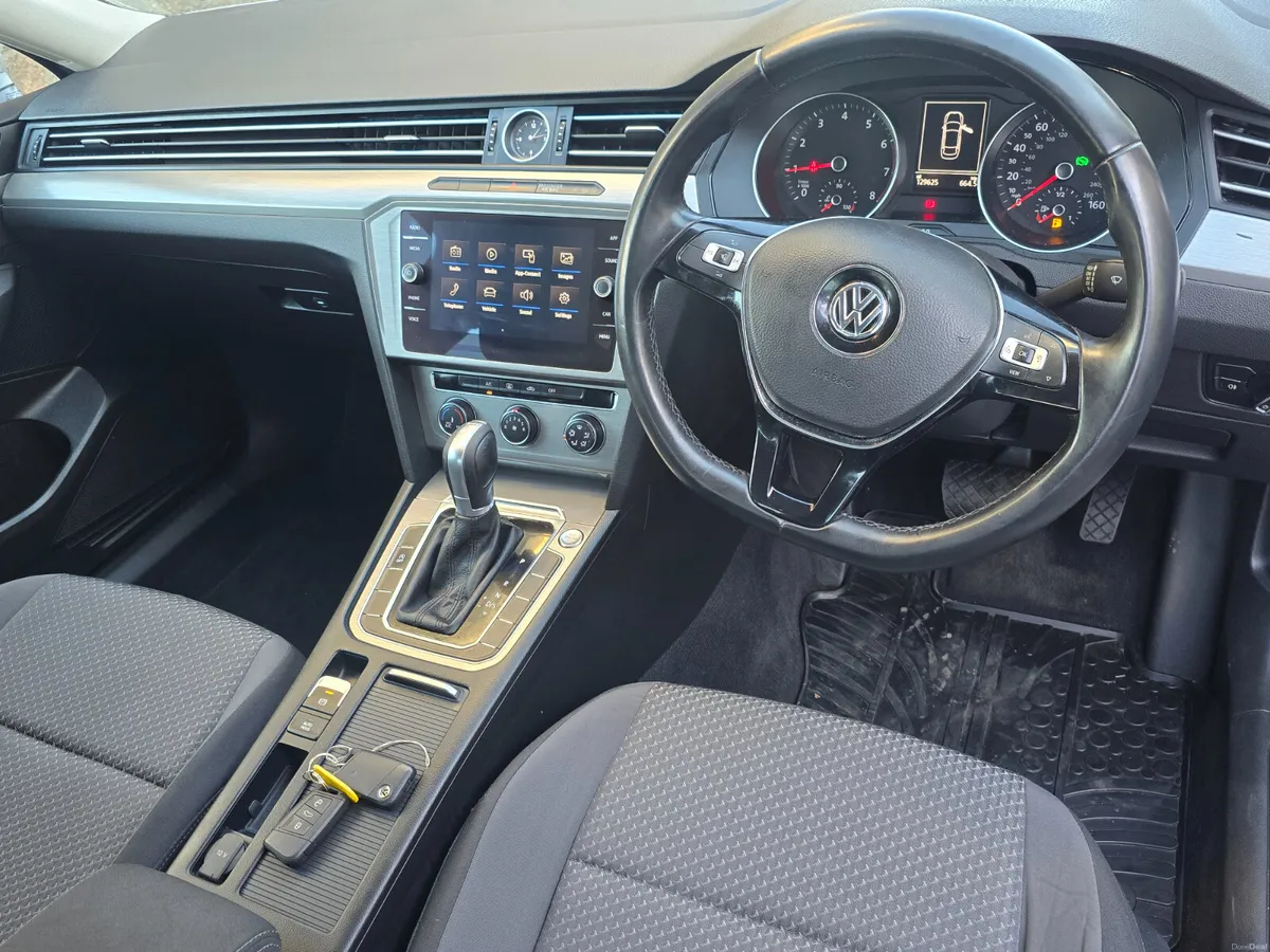 Volkswagen Passat 2019 AUTOMATIC - Image 2