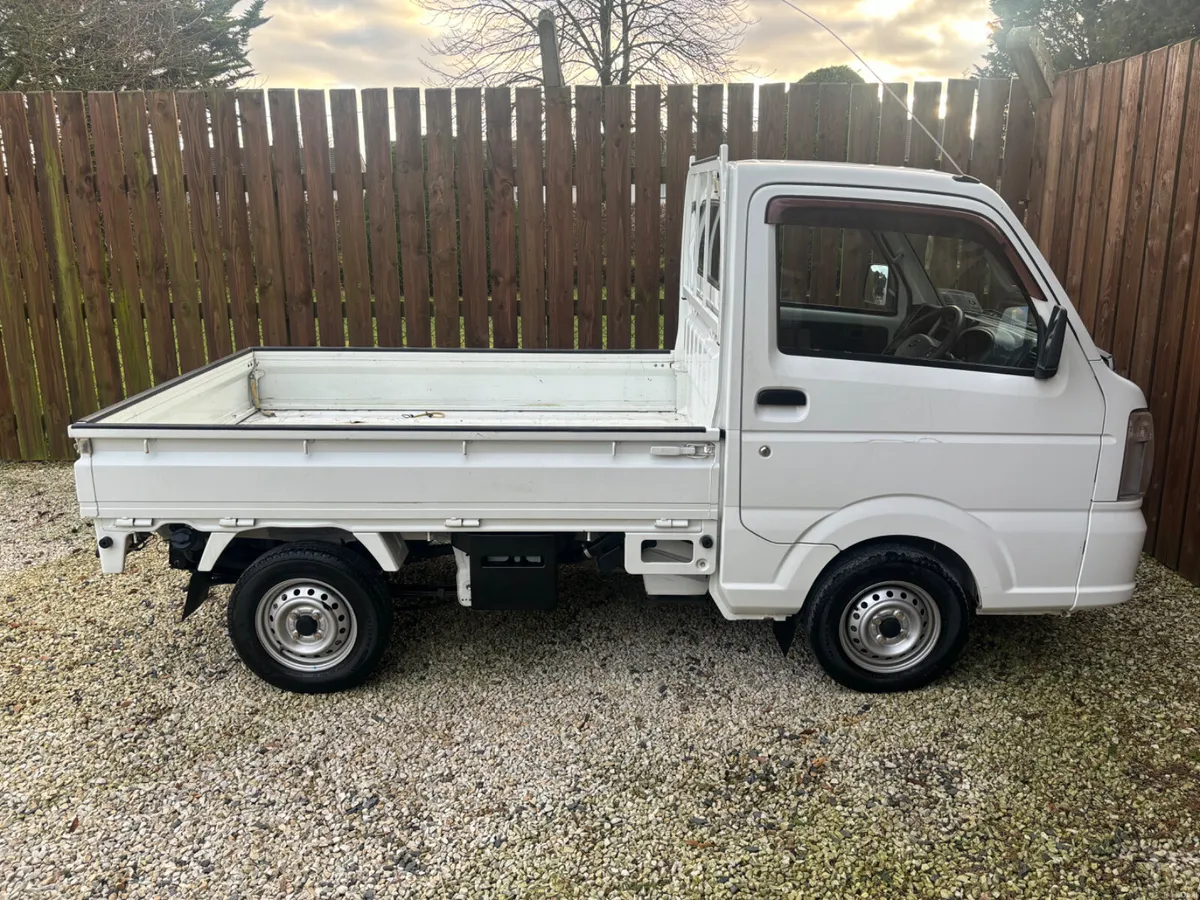 2017 NISSAN NT100 Clipper 4WD  Mini PIckup - Image 6
