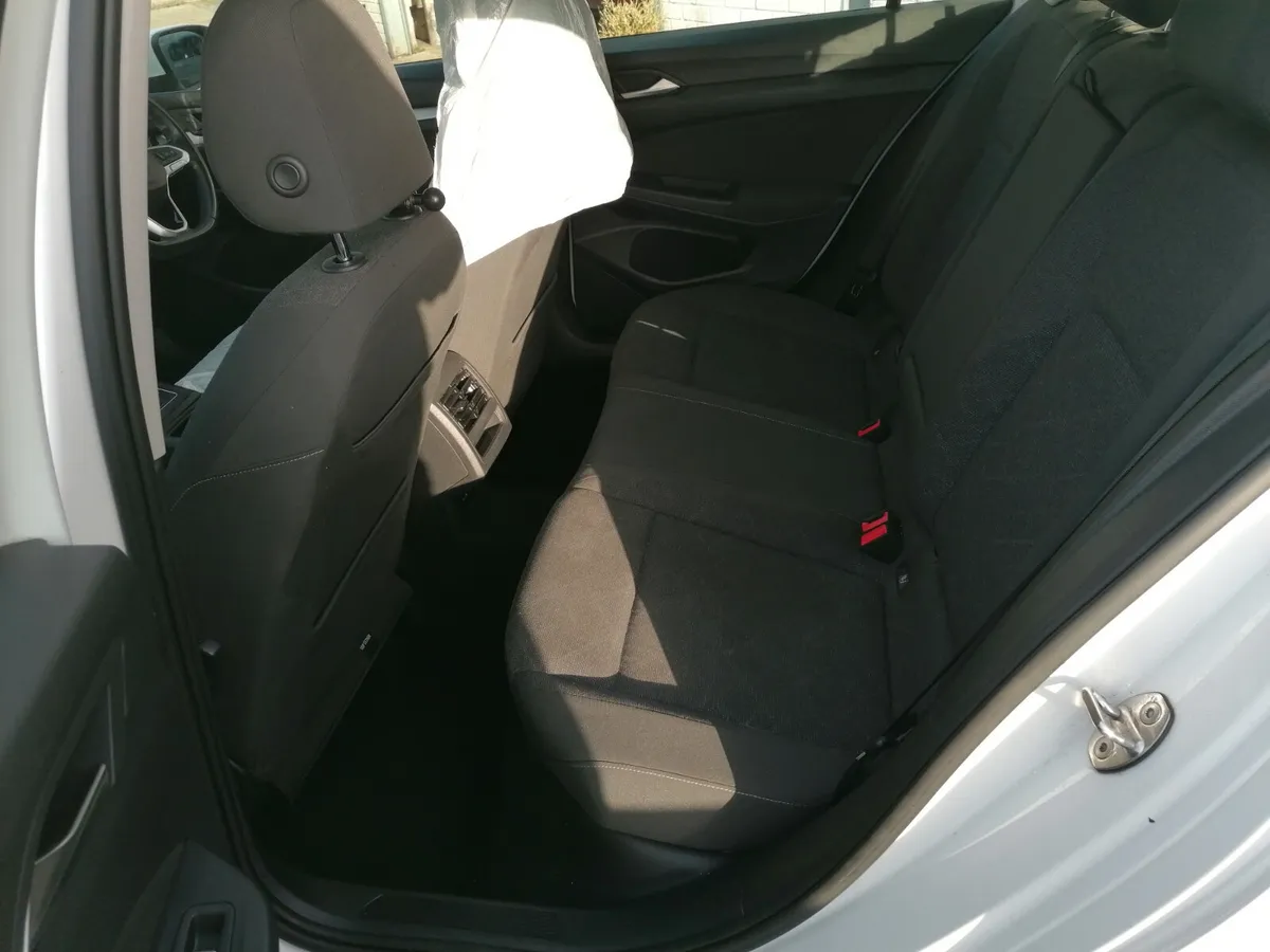 Volkswagen Golf 2022 2.0TDI Life - Image 3
