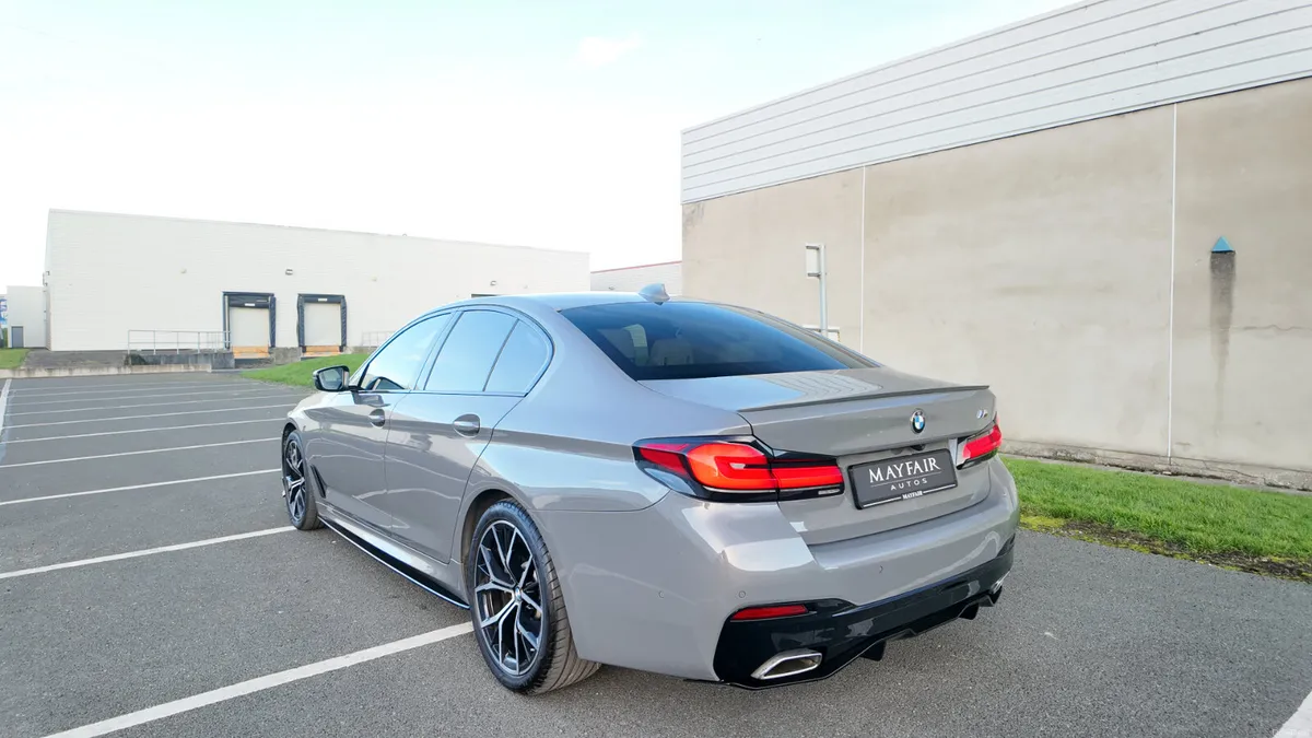 2021 BMW 520D M-SPORT IN BERNINA GREY - Image 5