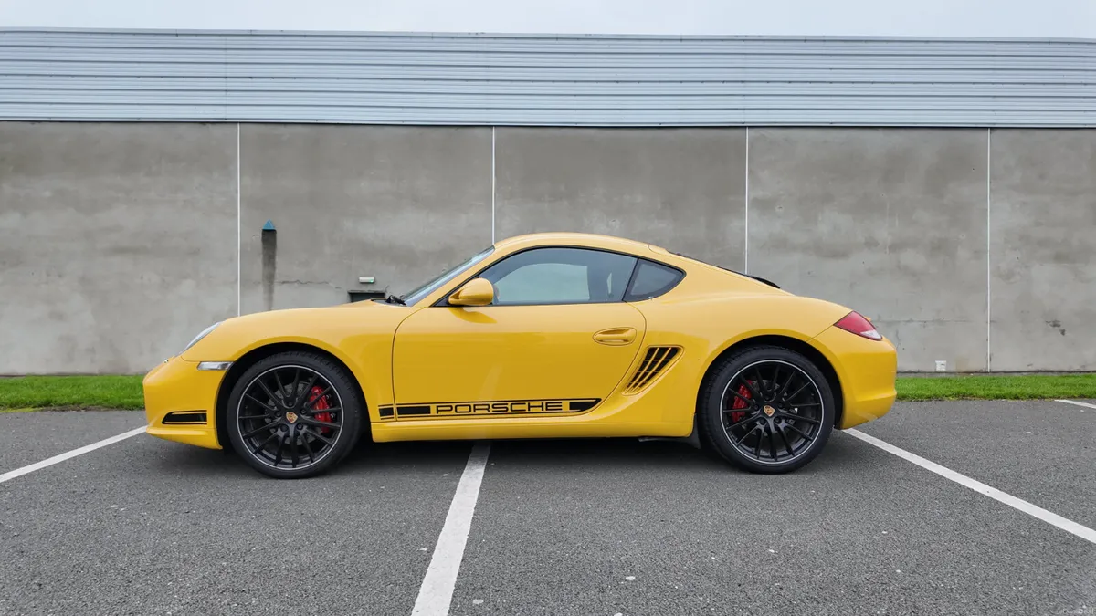 2011 Porsche Cayman S Manual with Low mileage - Image 3