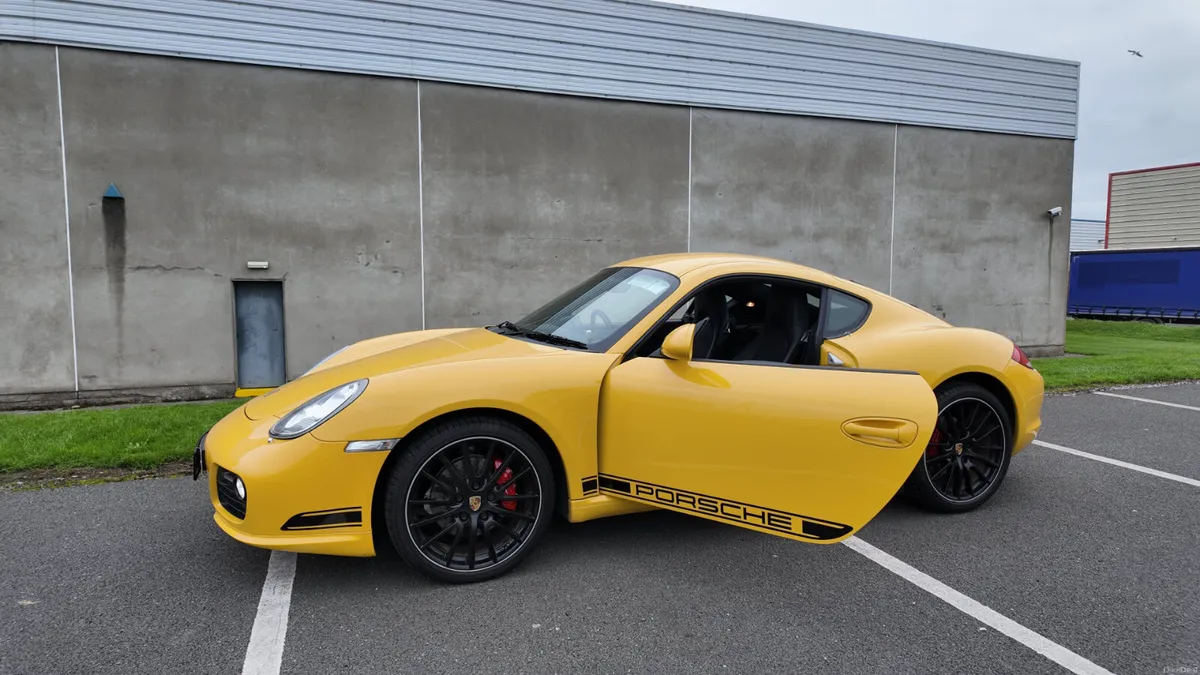 2011 Porsche Cayman S Manual with Low mileage - Image 4