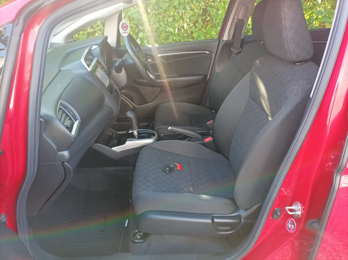 HI SPEC HONDA JAZZ 1.3 AUTO NOT HYBRID, 2017 - Image 3