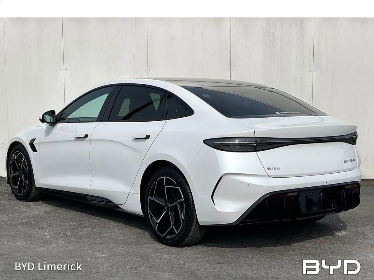 BYD SEAL  261 Delivery  Design 82.5kwh RWD - Reve - Image 2