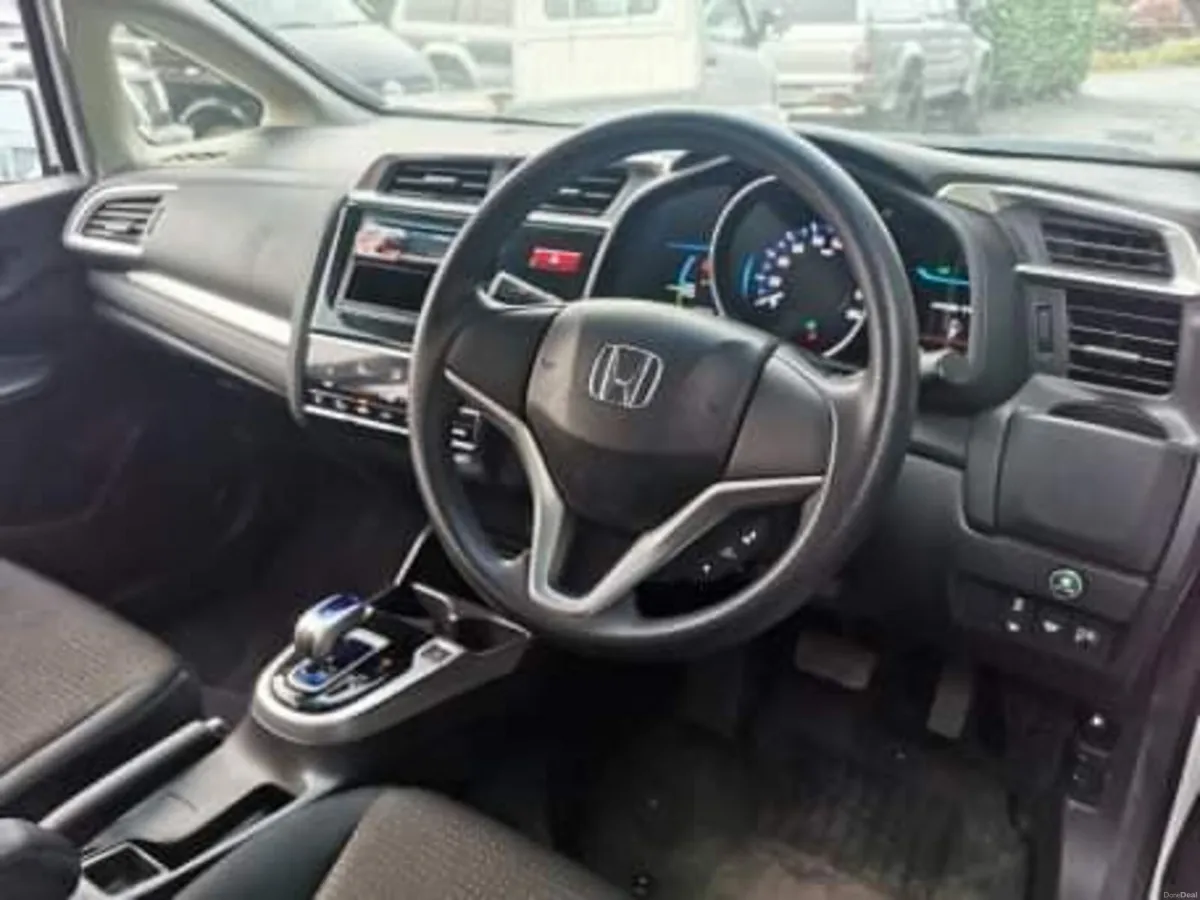2015 Honda Fit 4WD - Image 4