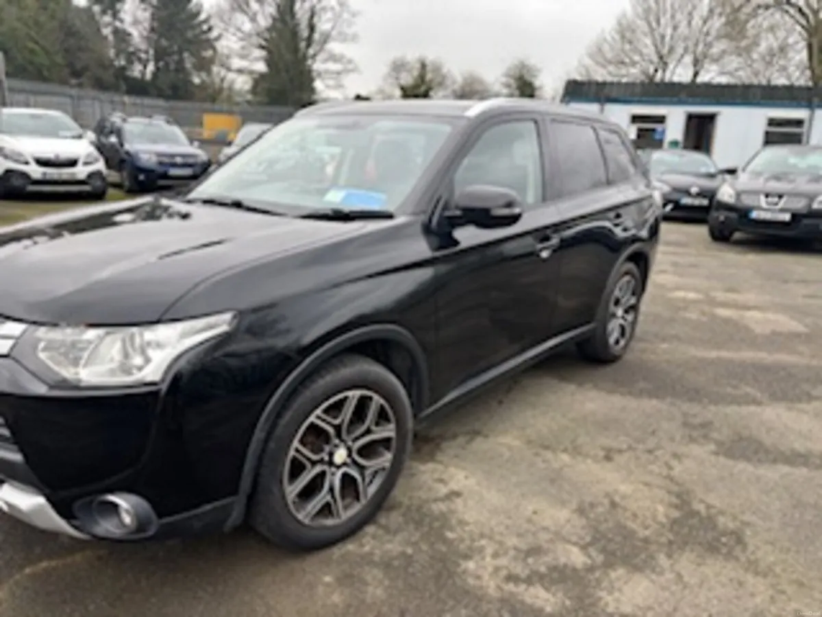 Mitsubishi Outlander 2015,2.2 DI-D  4WD 7 Seater - Image 4