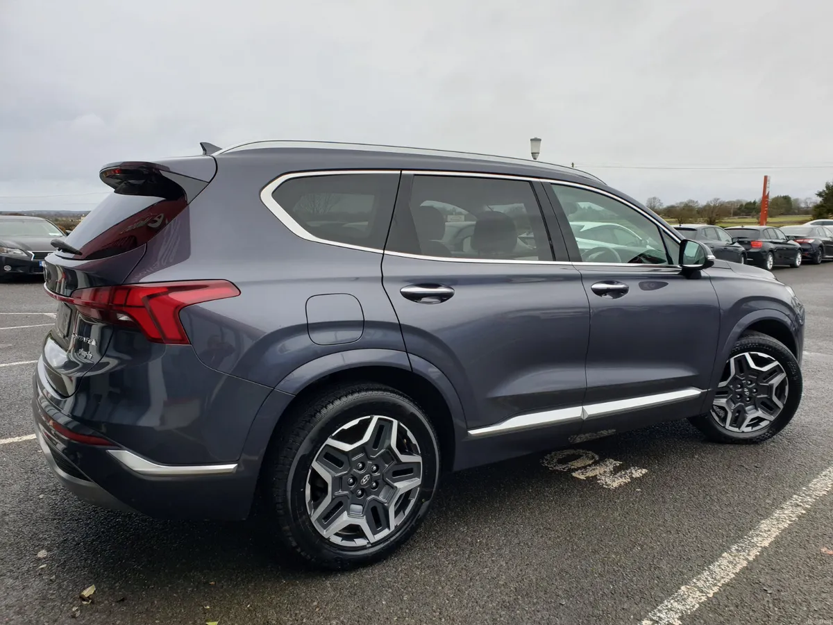 Hyundai Santa Fe PHEV EXECUTIVE PLUS 4WD AUTO - Image 6