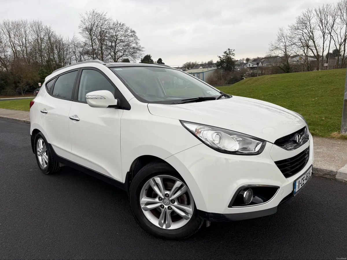 Hyundai ix35 2011 WHITE WITH PAN ROOF - Image 1