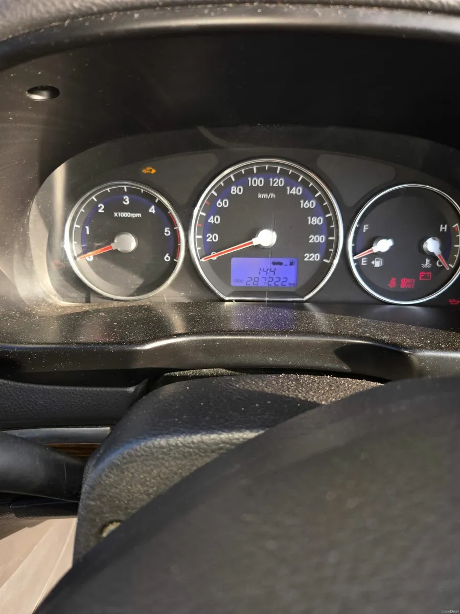 Hyundai Santa Fe 2011 - Image 4