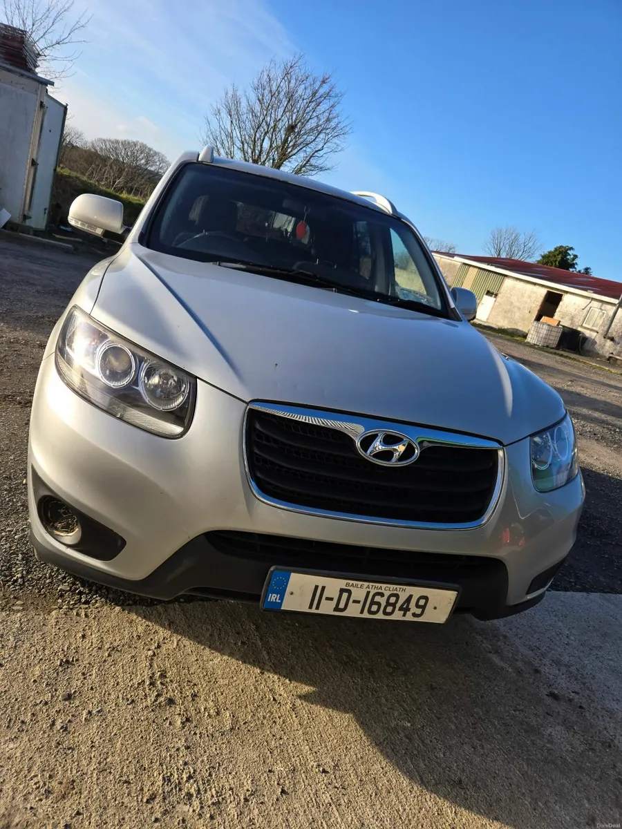 Hyundai Santa Fe 2011 - Image 1