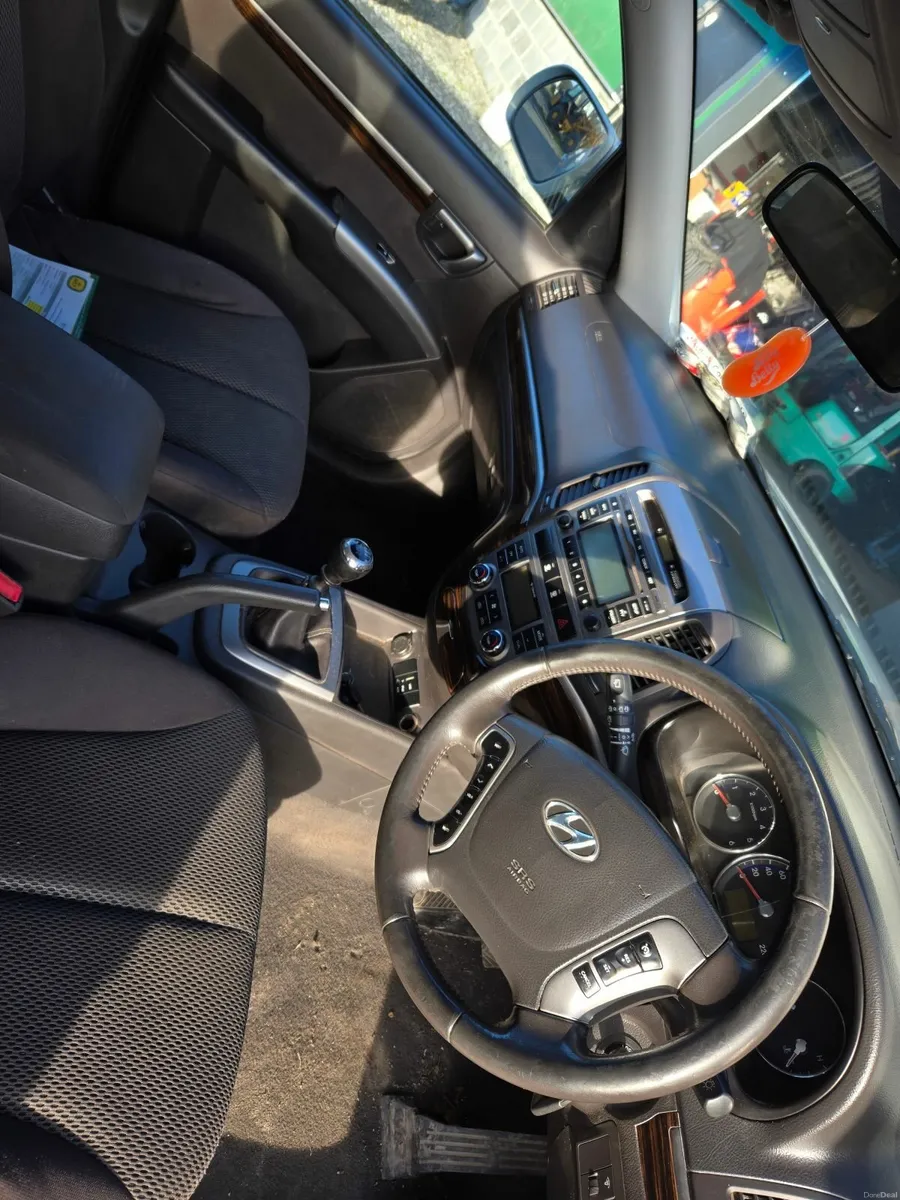 Hyundai Santa Fe 2011 - Image 3