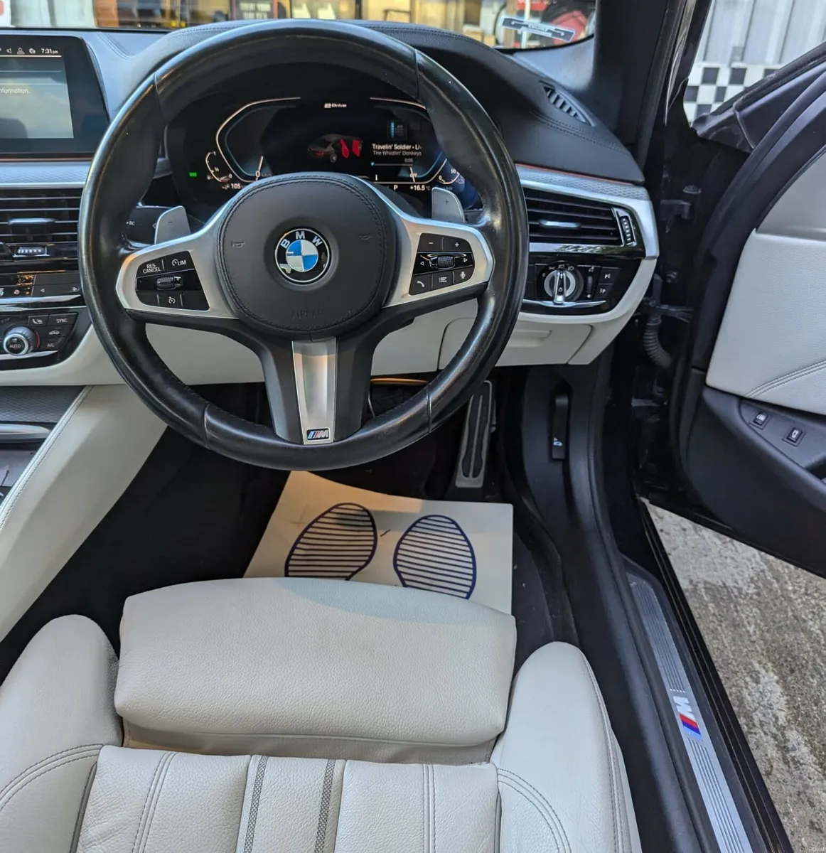 2020 BMW 530e M-Sport - Image 3