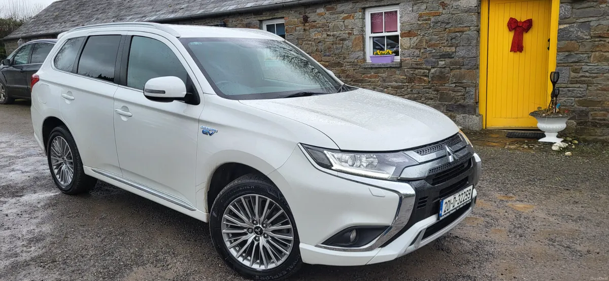 Mitsubishi Outlander 2020 PHEV 4WD - Image 1