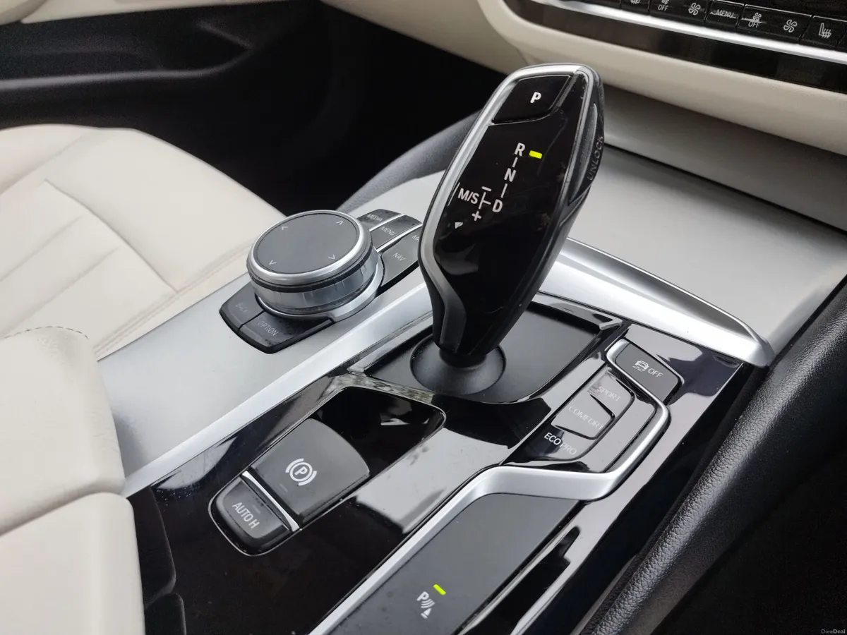 BMW 520d  auto 2019 M sport alloys - Image 4