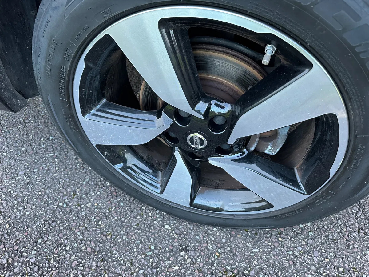 Nissan Qashqai SV Premium petrol - Image 2