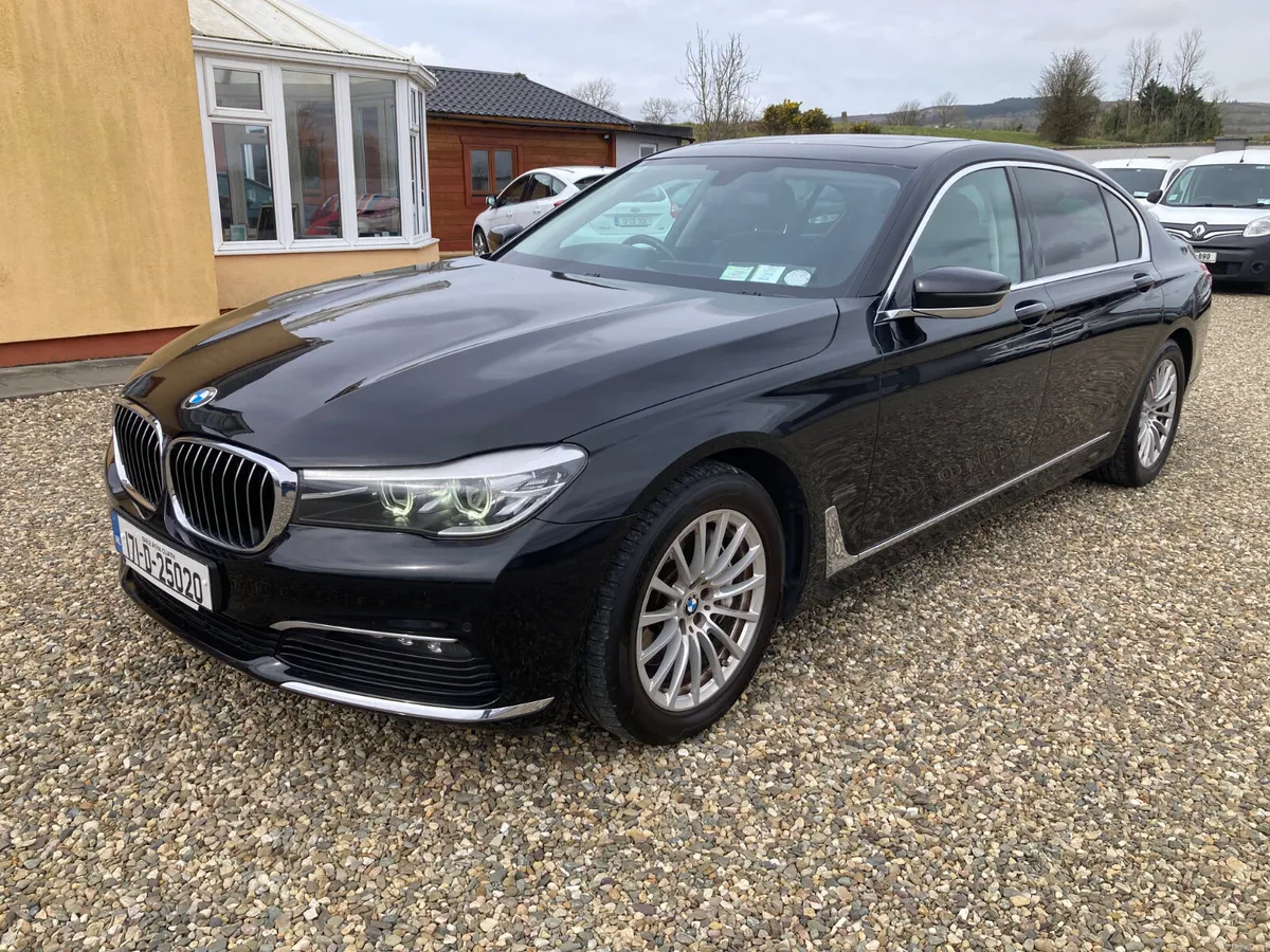 BMW 7-Series 2017  LD Limo - Image 2