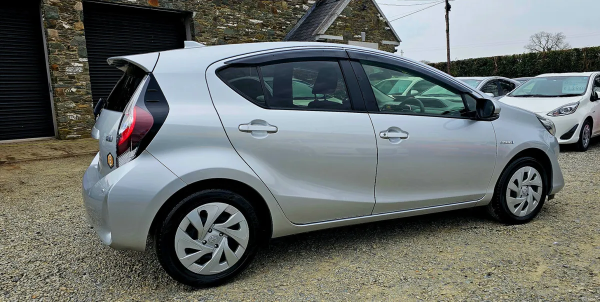192 Toyota Aqua 1.5 Hybrid High Spec €13500 - Image 6