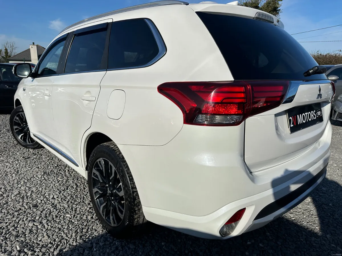 🔵 Mitsubishi Outlander 2.0 JURO PHEV 4WD 200BHP - Image 3