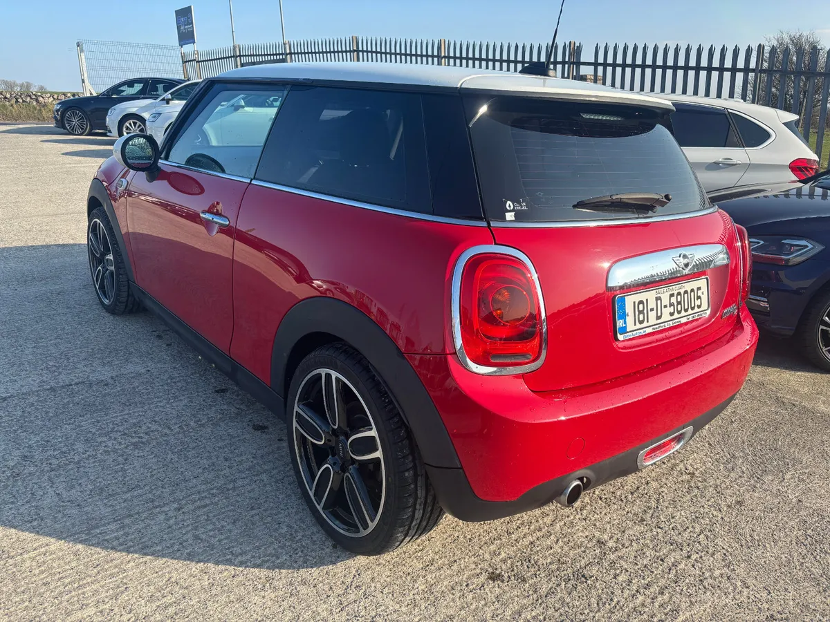 Mini Cooper D Automatic  2018 - Image 2