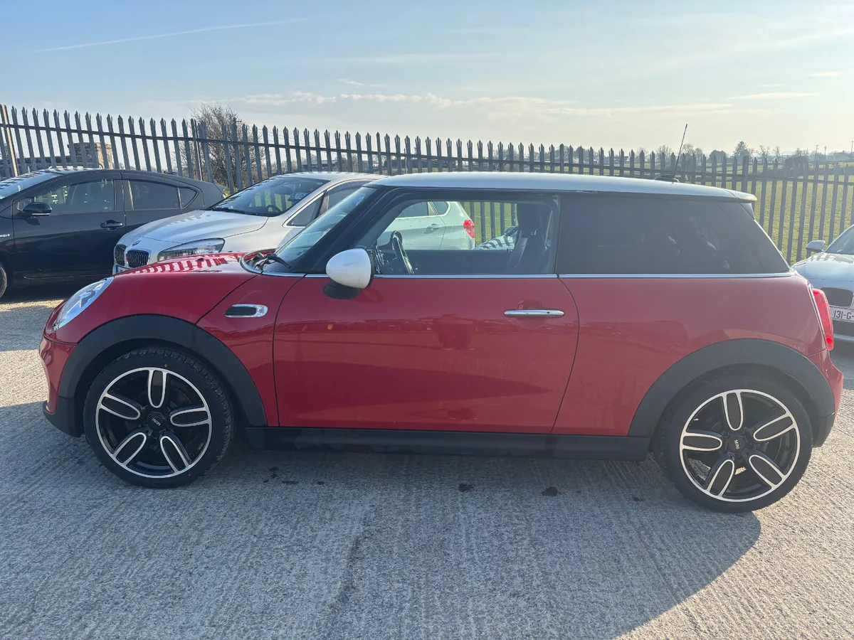 Mini Cooper D Automatic  2018 - Image 3