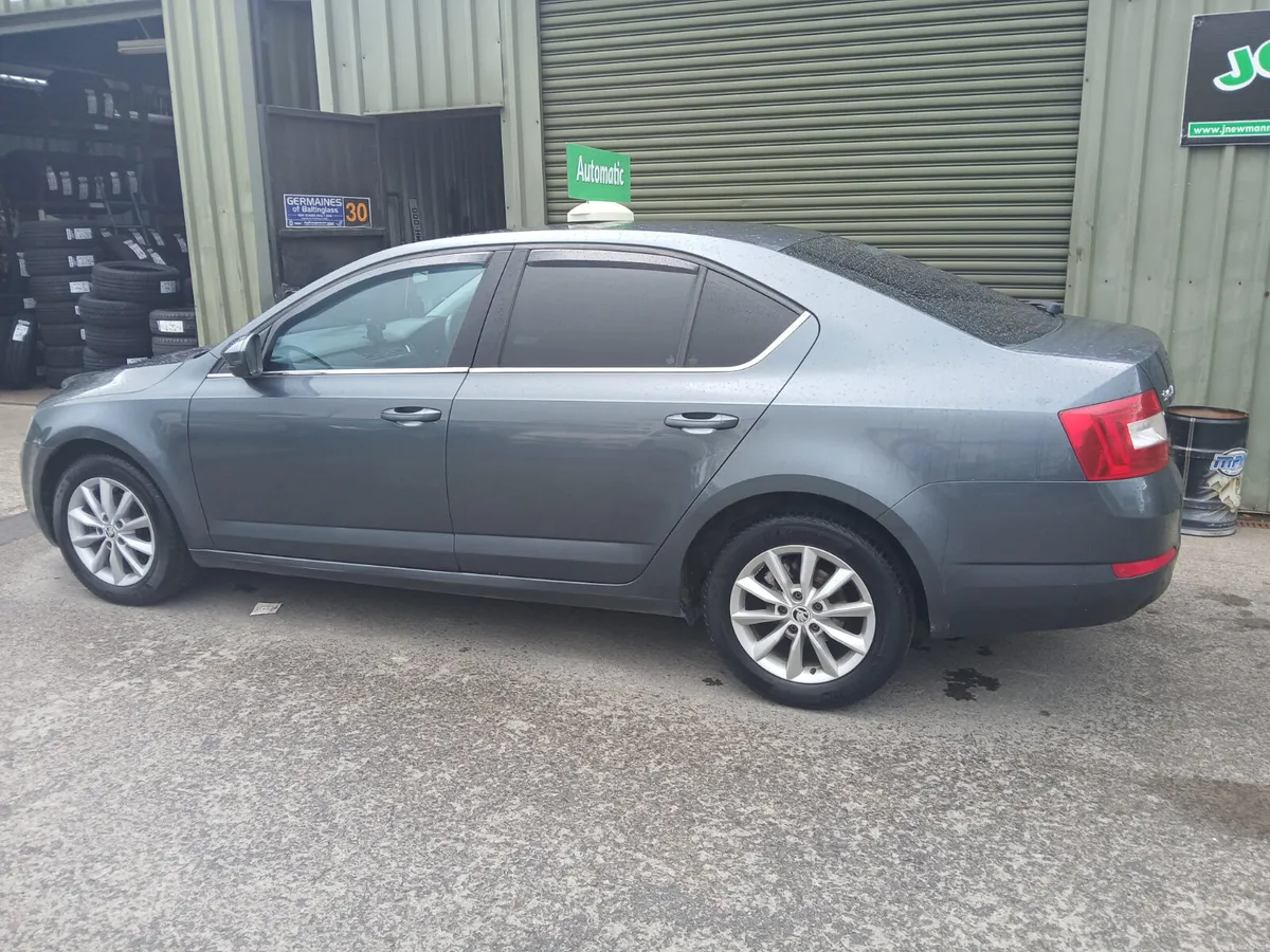 Skoda Octavia  automatic  dsg  diesel 2016 - Image 4