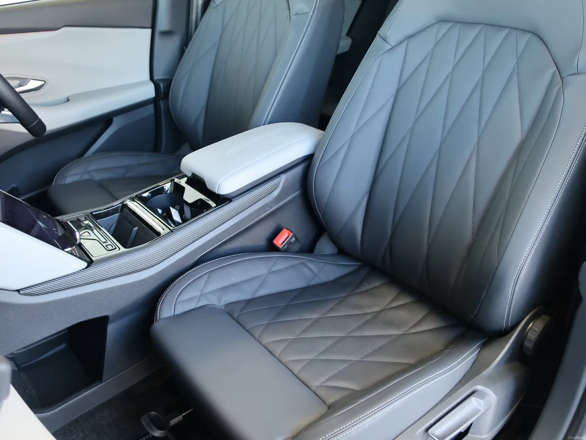 Ford Capri  Premium 5dr 77kWh Extended Range - Image 6