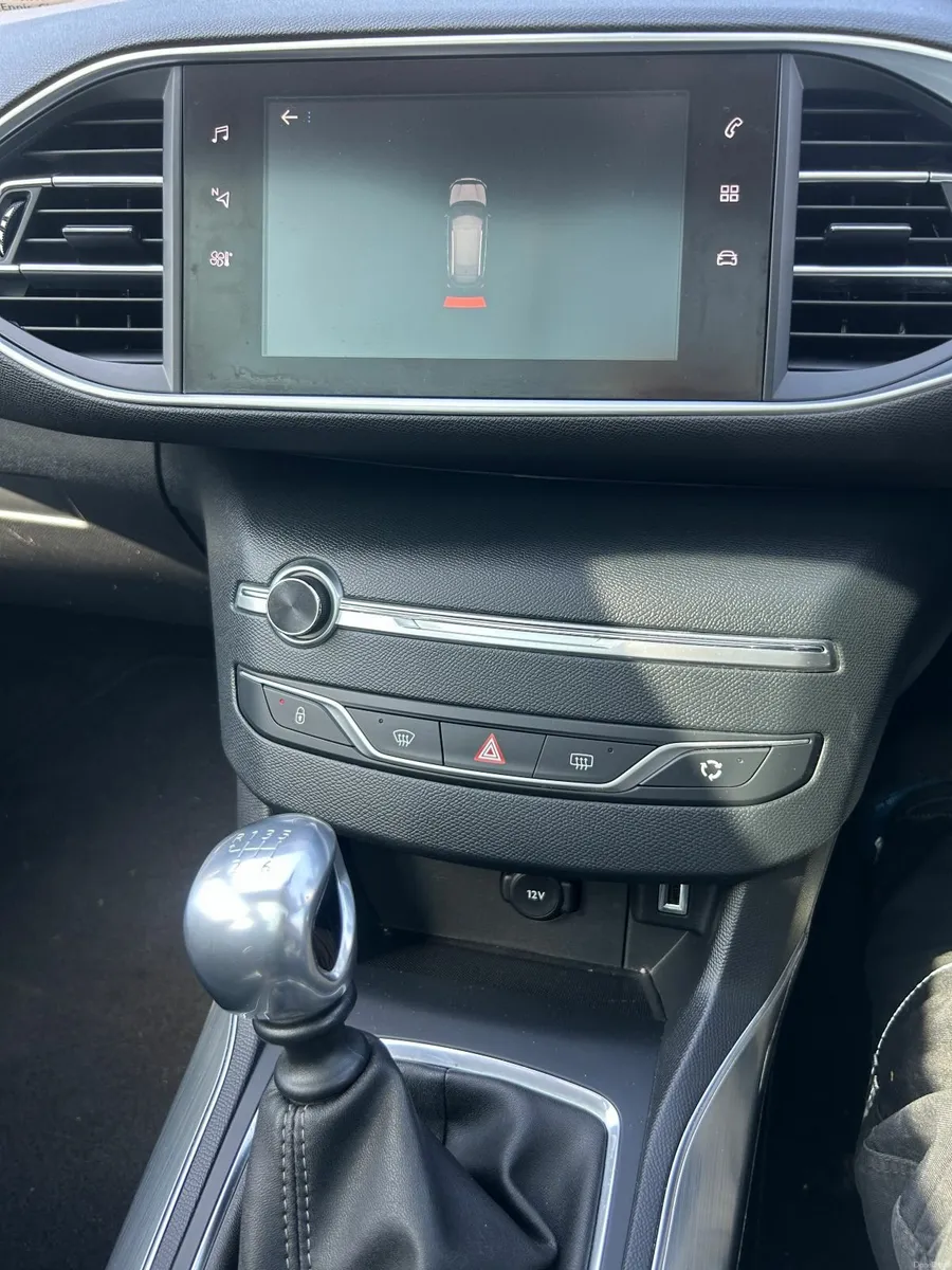 Peugeot 308 2018 1.1petrol NCT07/28 - Image 3