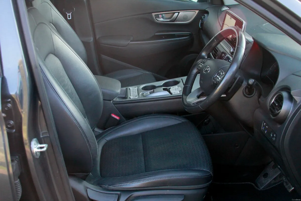 2021 Hyundai Kona EV PREMIUM - Image 3