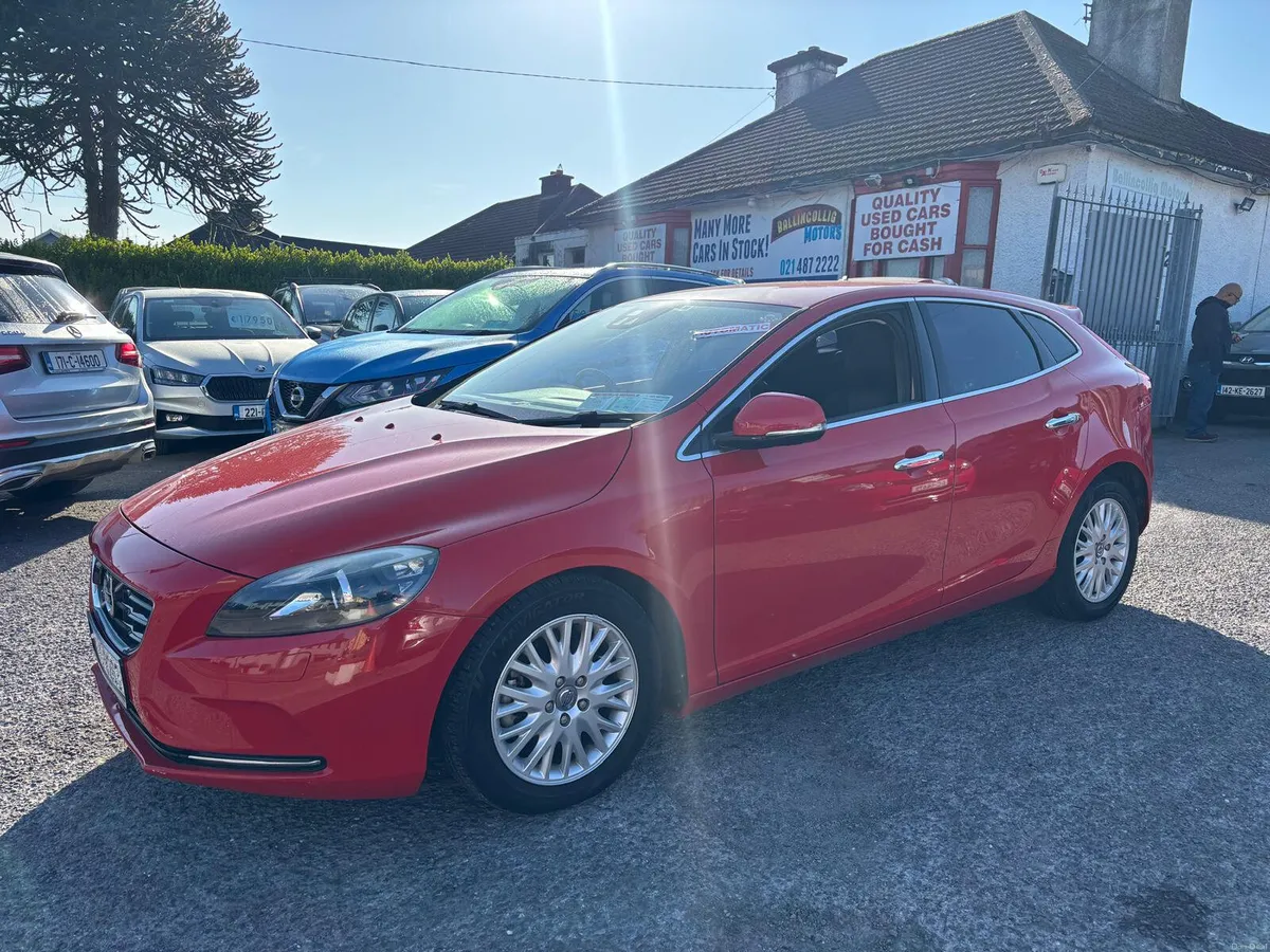 Volvo V40 2014  1.6  PETROL AUTOMATIC  LOW  MILES - Image 3