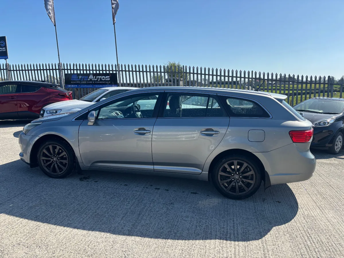 Toyota Avensis 2.0 D4D TERRA  2013 - Image 2