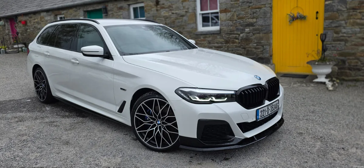 BMW 5-Series 2022 XDRIVE 530E M SPORT - Image 1