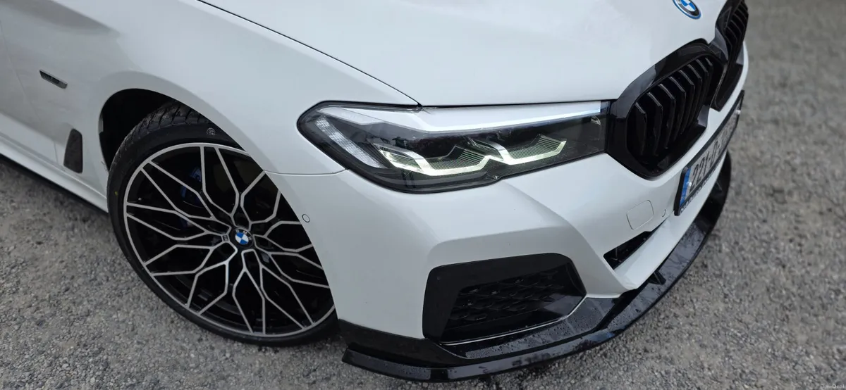 BMW 5-Series 2022 XDRIVE 530E M SPORT - Image 4